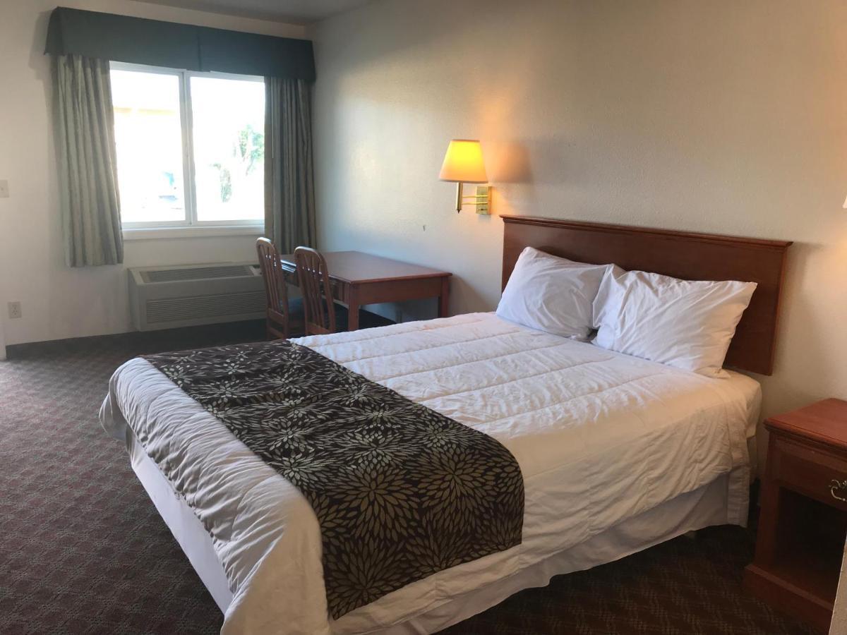 Woodburn Inn Kültér fotó