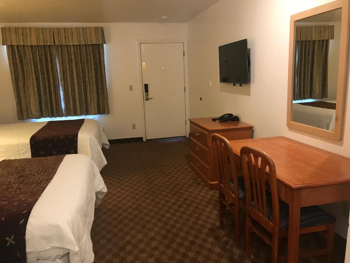 Woodburn Inn Kültér fotó