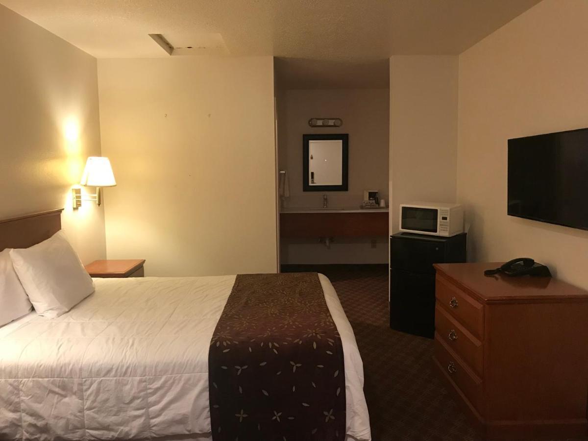 Woodburn Inn Kültér fotó