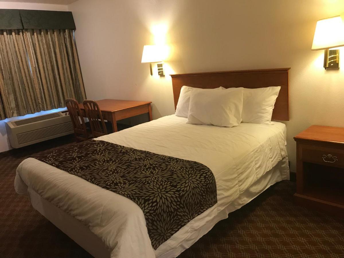 Woodburn Inn Kültér fotó