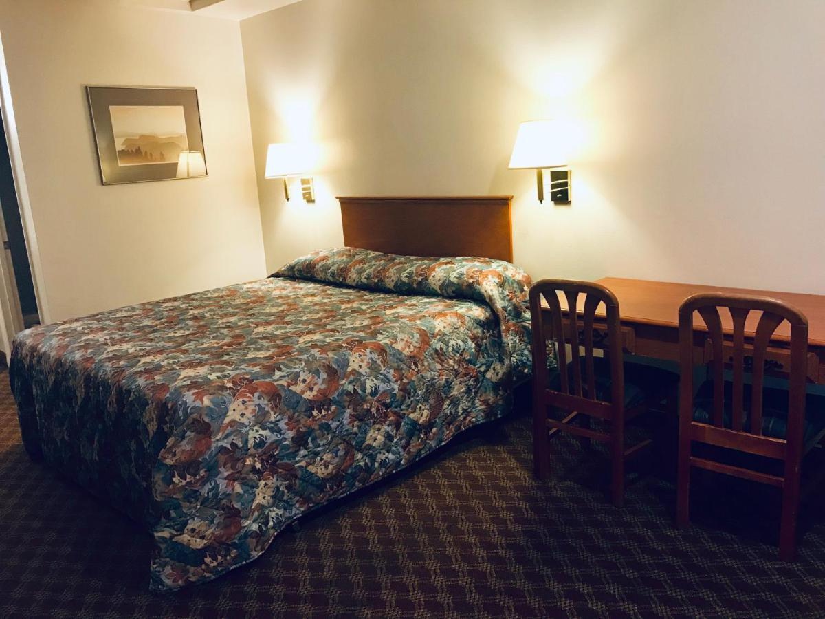 Woodburn Inn Kültér fotó