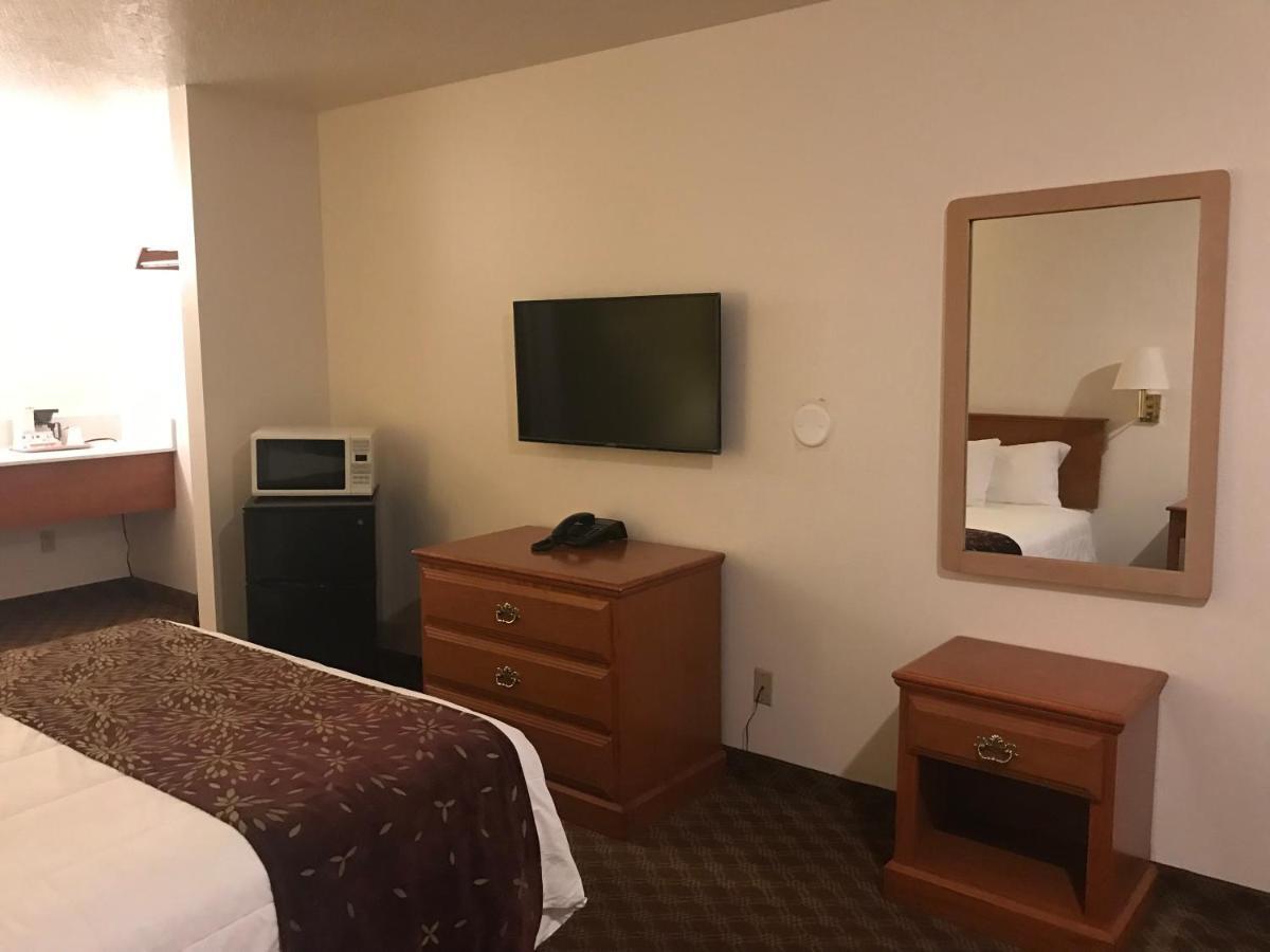 Woodburn Inn Kültér fotó